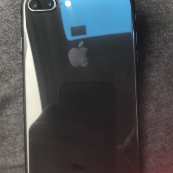 iPhone 8 Plus - Picture 2 of 5
